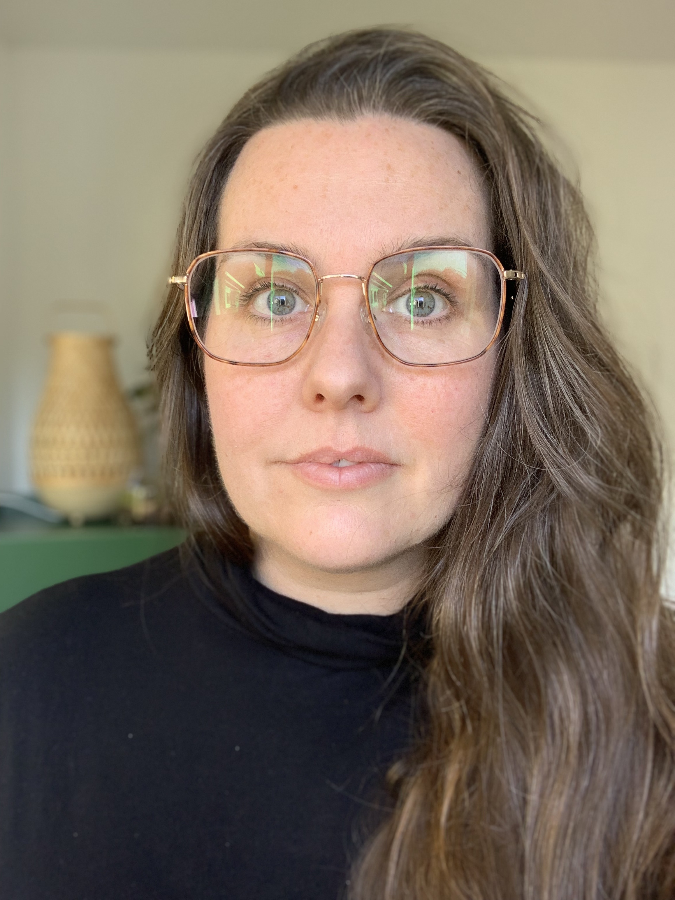 Headshot of Leslie Rewega
