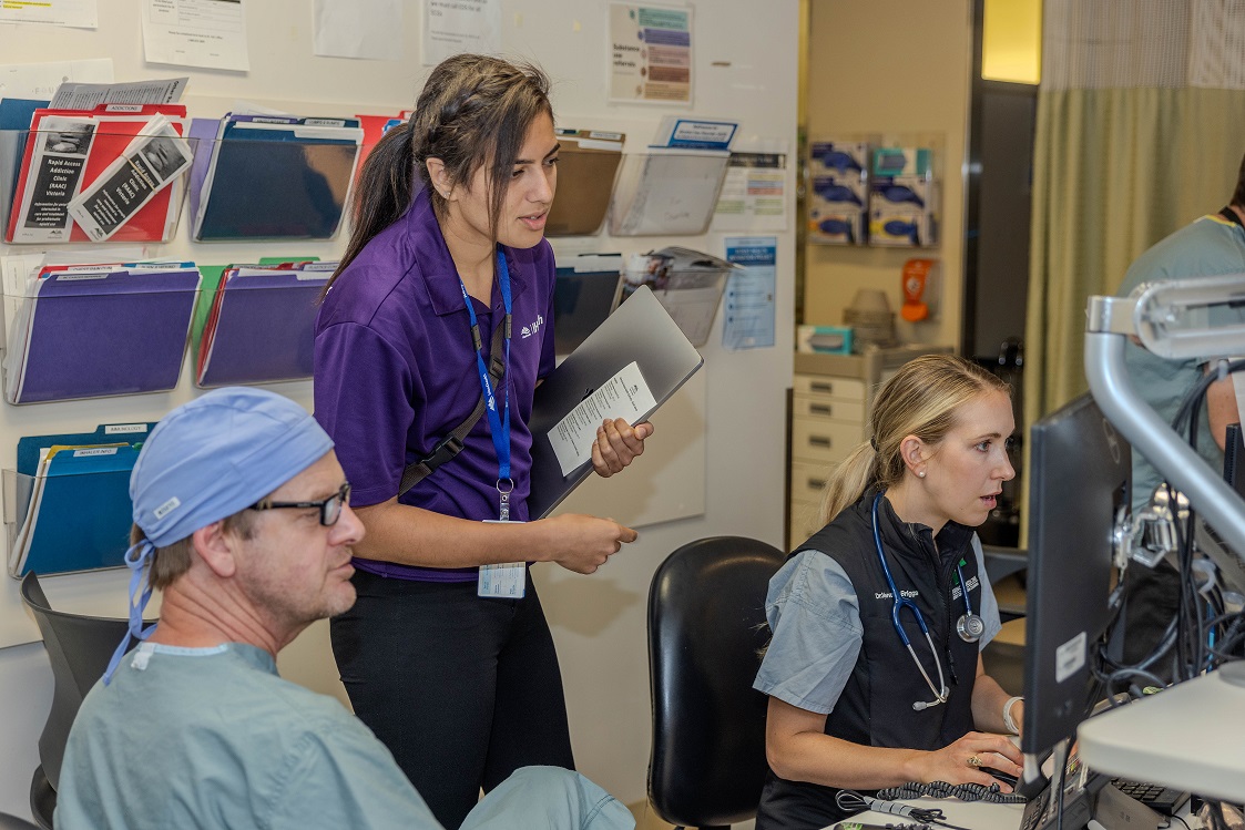 2024-06-13_Resident_Megan_Singh_helps_ED_staff (2).jpg